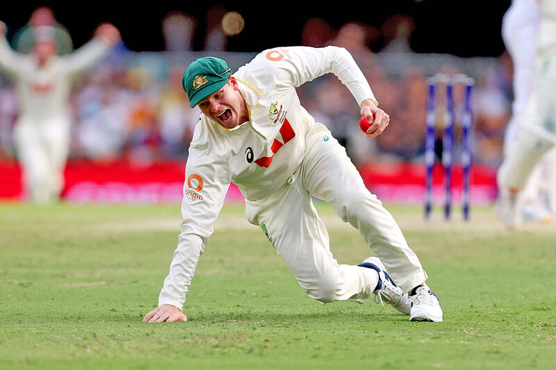 Australia crush England by 8 wickets for 2-0 Ashes lead